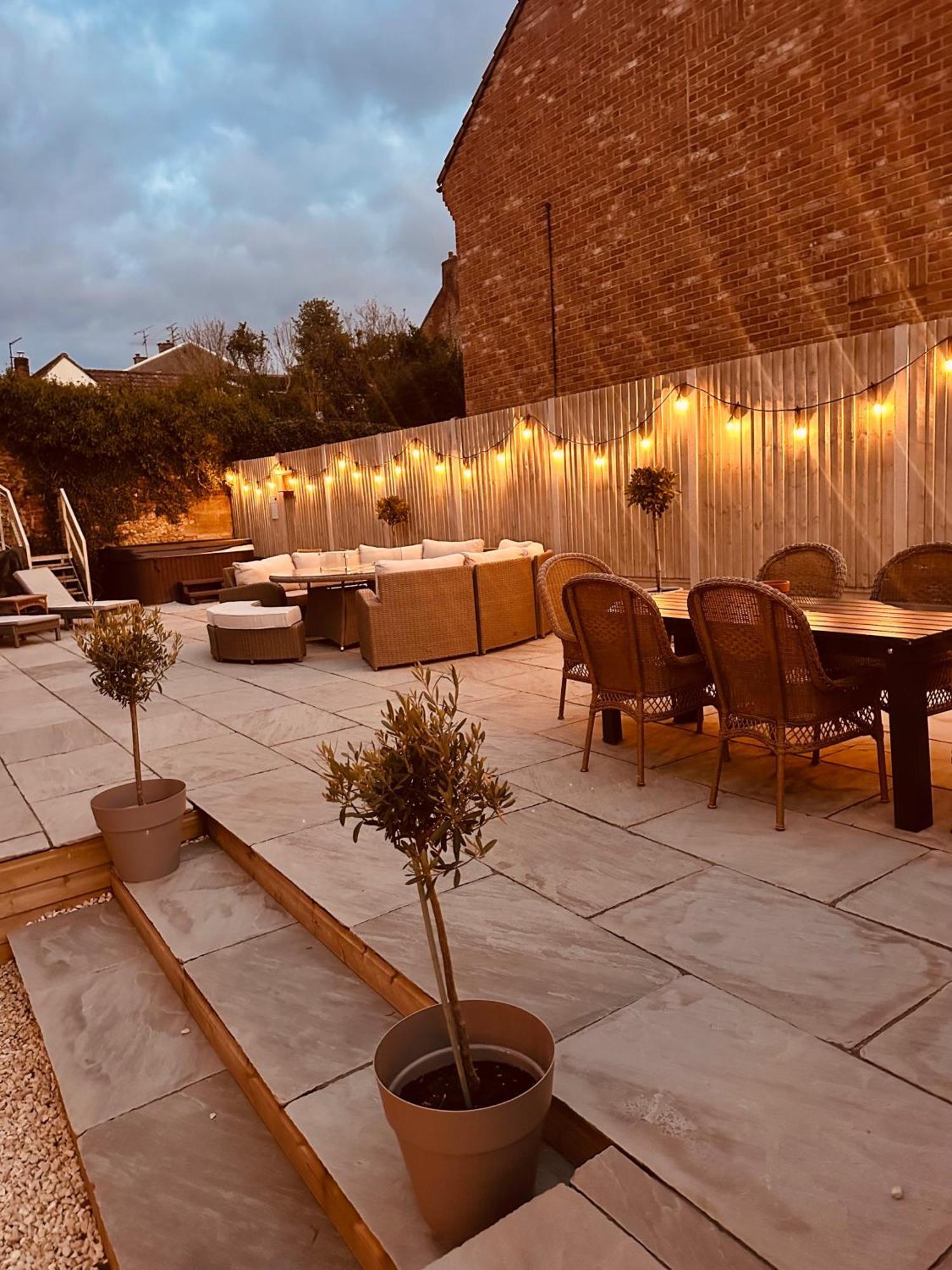 Luxury Group Celebration House With Hot Tub & Bar! Warminster Dış mekan fotoğraf