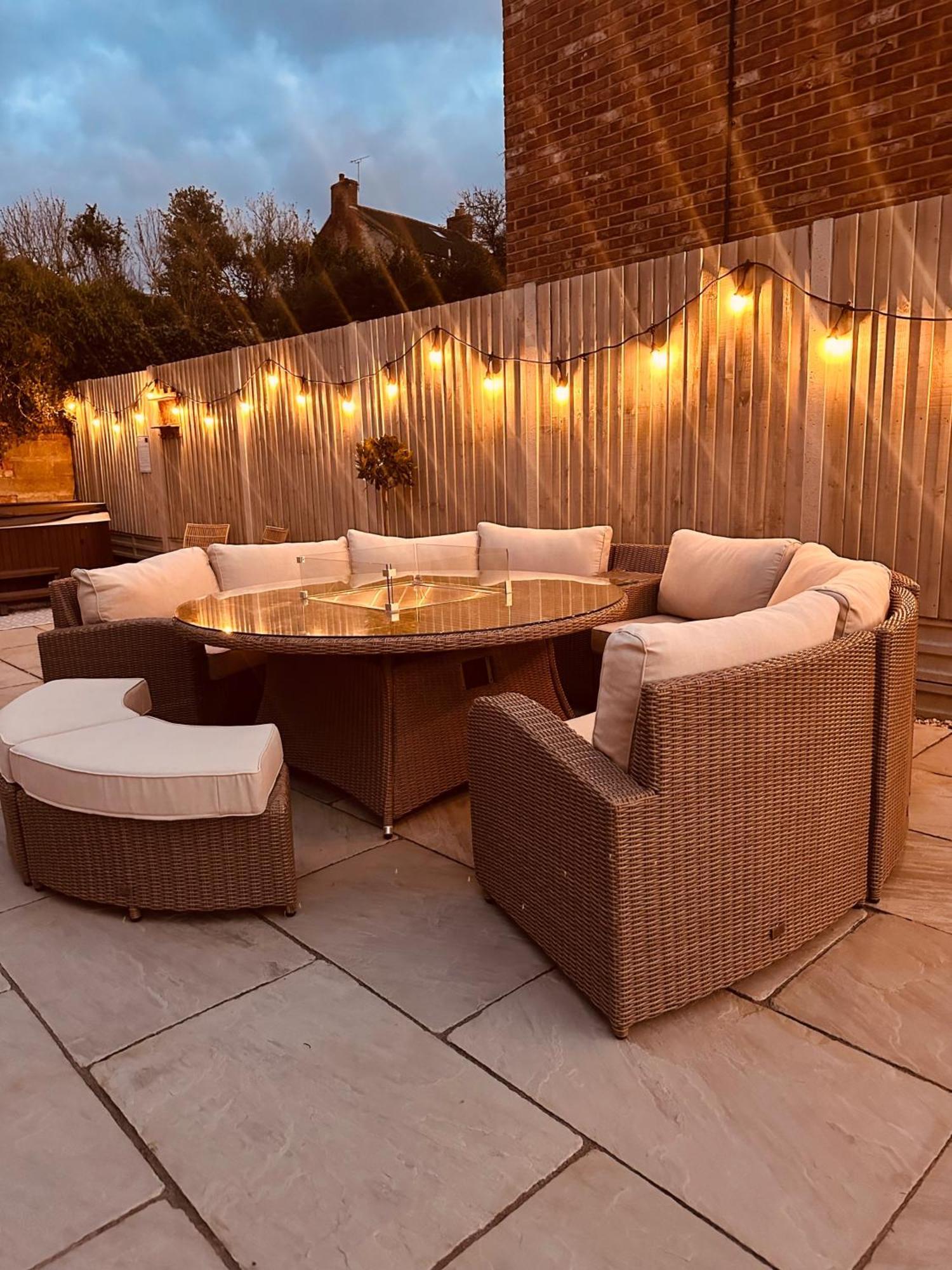 Luxury Group Celebration House With Hot Tub & Bar! Warminster Dış mekan fotoğraf